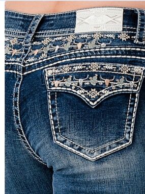 NWT Grace in LA bootcut with embellished pocket.   Inseam 34 mid rise